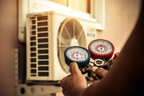 Professional Hvac technician working in Homewood, CA